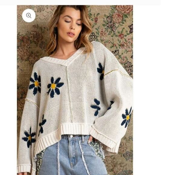POL Daisy Knit Sweater V-Neck Oversized Boho Floral Pullover Ivory Cream NWT - Picture 1 of 7